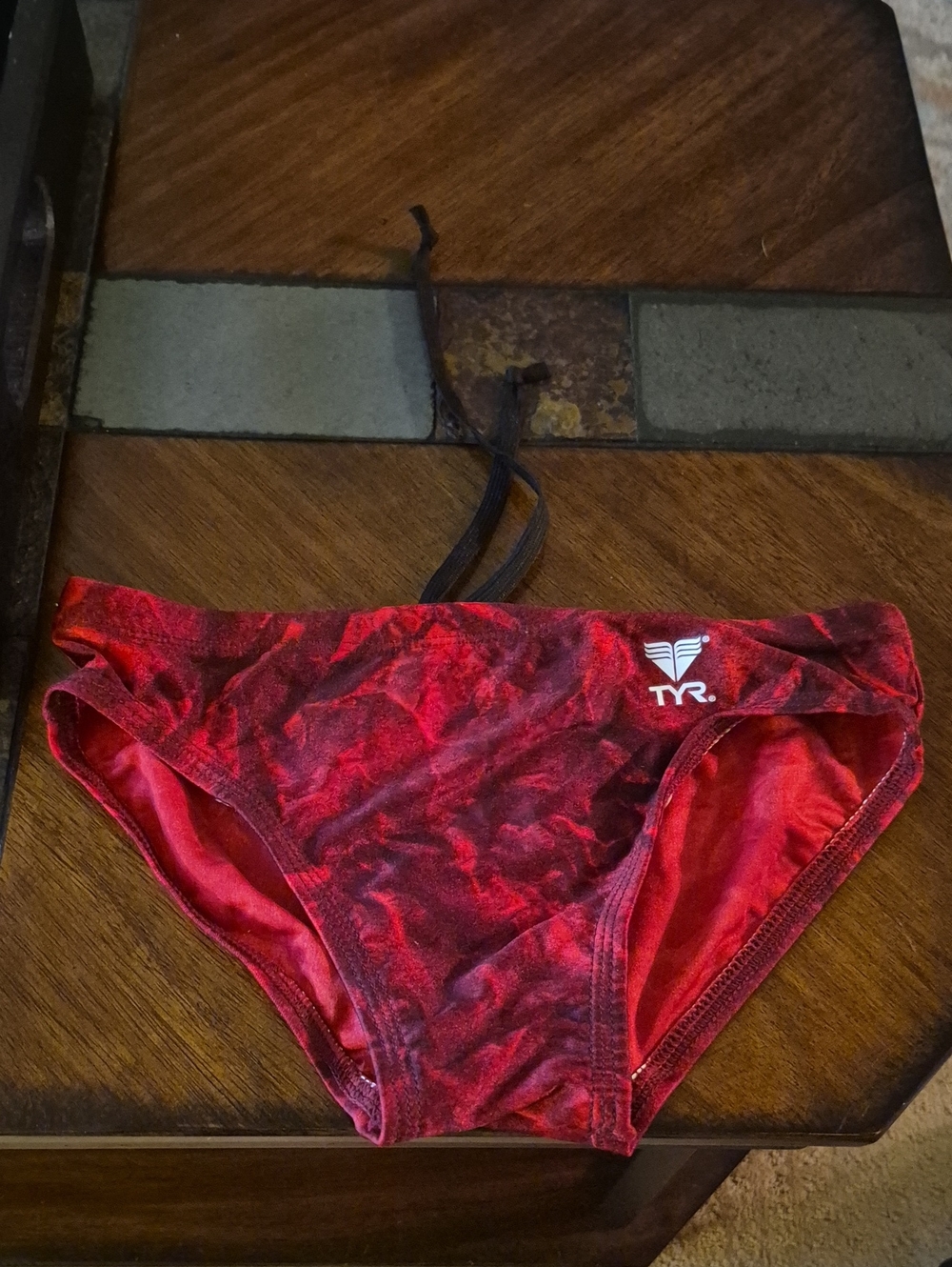 TYR Red Marble Men's Swim Briefs Nwot Small